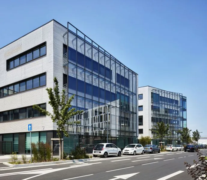 Façade du siège Adecco, Villeurbanne