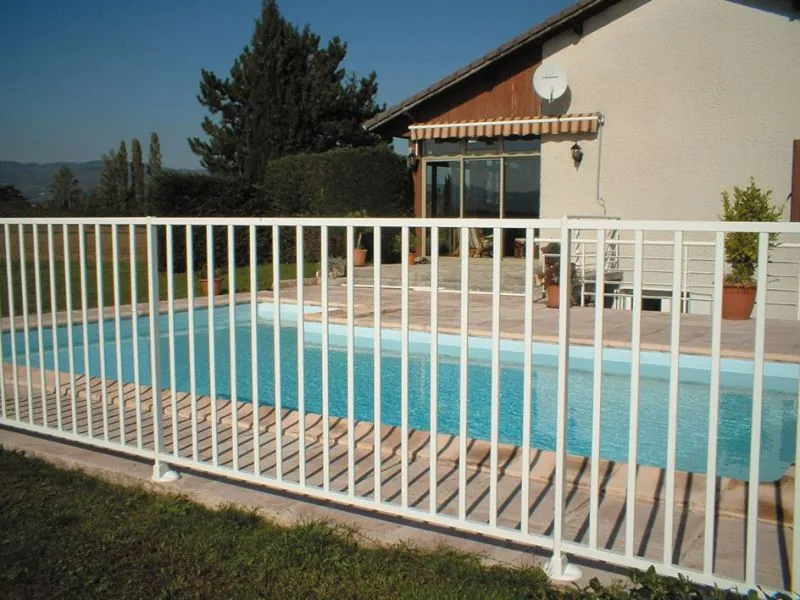 Barrière de piscine Escal à barreaudage
