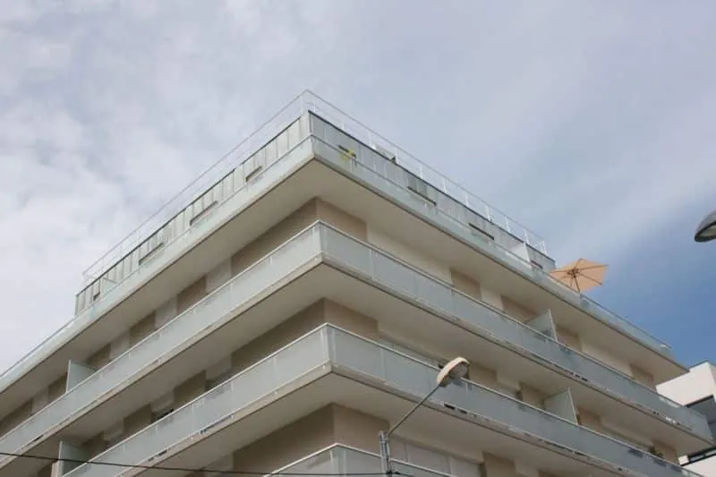 Garde-corps Efficio sur une terrasse technique