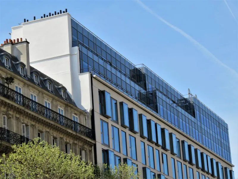 Façade vitrée de l’immeuble Malesherbes